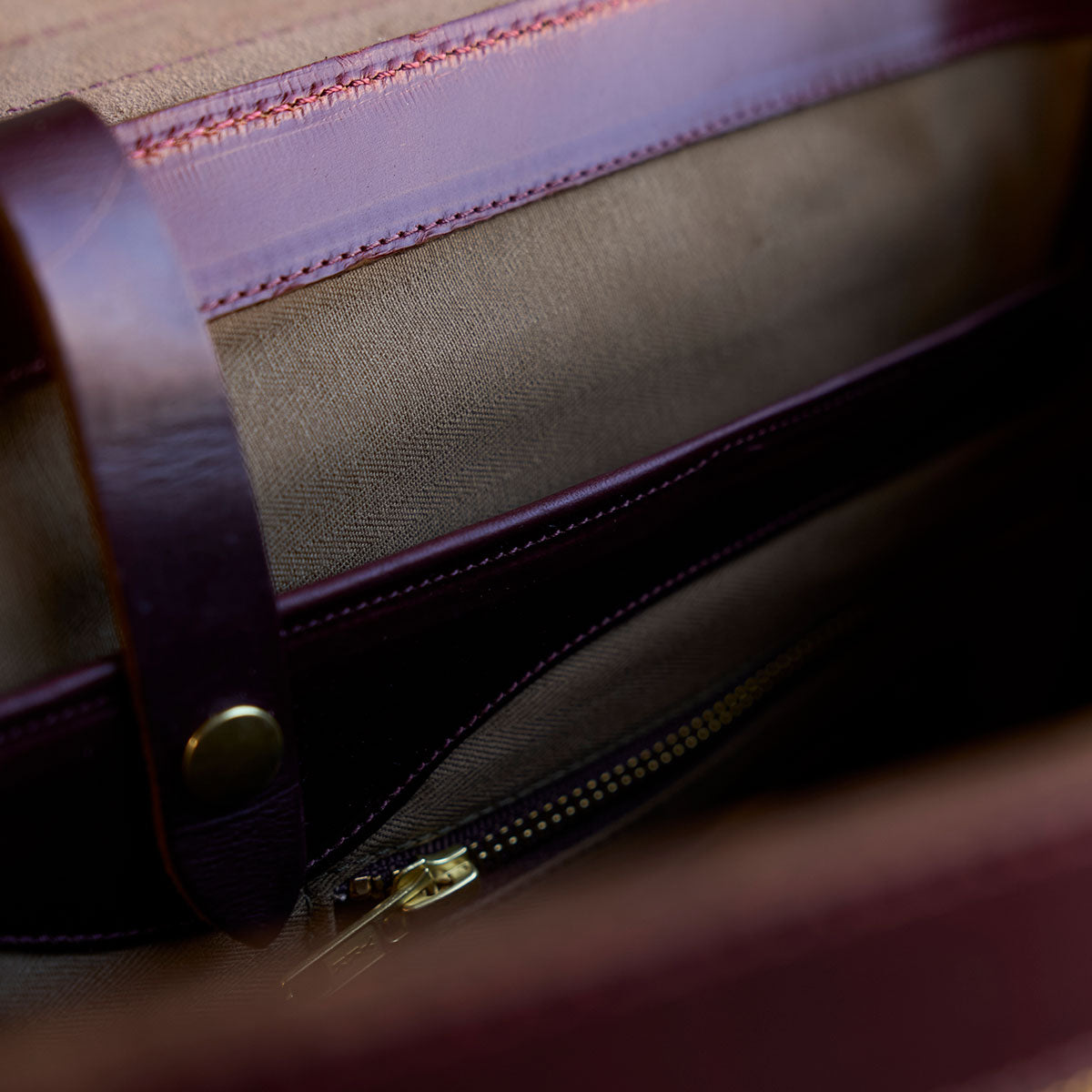 No. 201 Chromexcel® Messenger & Shell Cordovan | Color #8