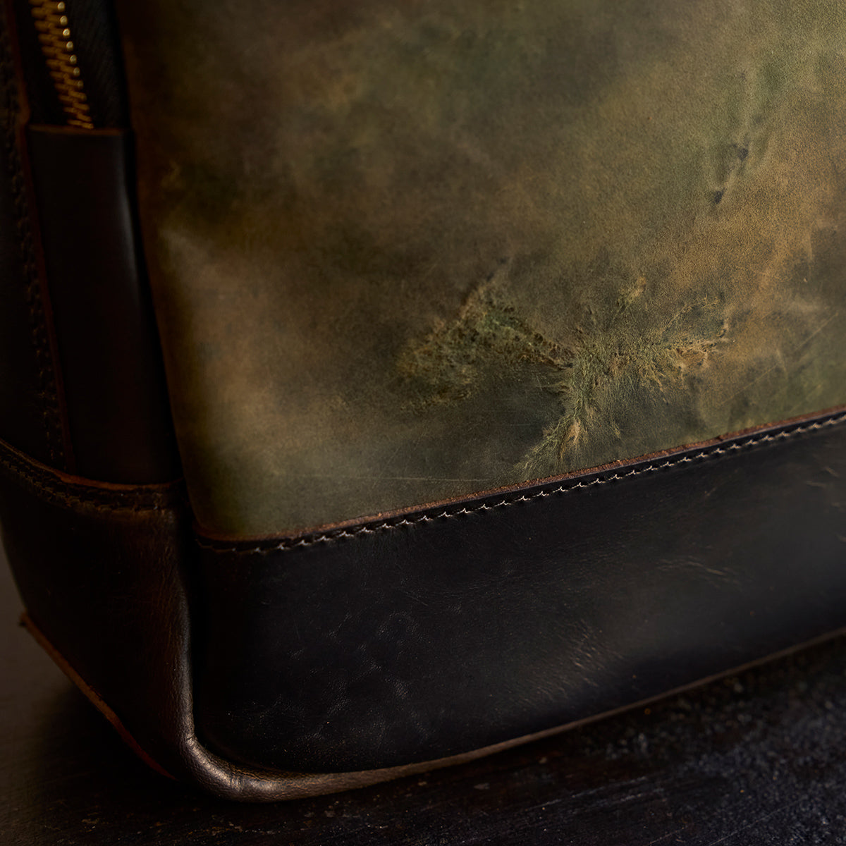 No.541 Chicago Shell Briefcase | Horween® Marbled Black