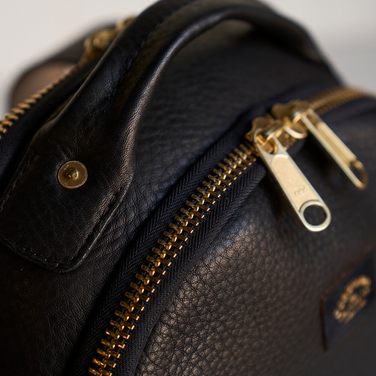 No.950 Clark II Backpack | Olive-Tanned Black Bullhide