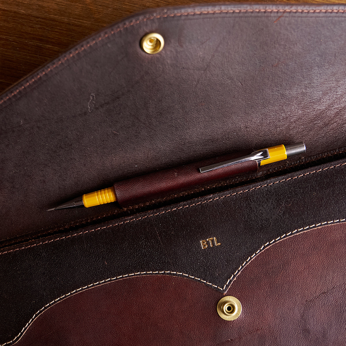 No.814 A4 Portfolio | Horween® Horsehide