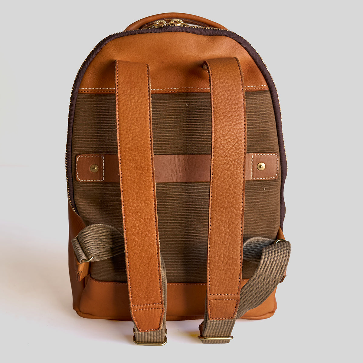 No.950 Clark II Backpack | Olive-Tanned English Tan Bullhide